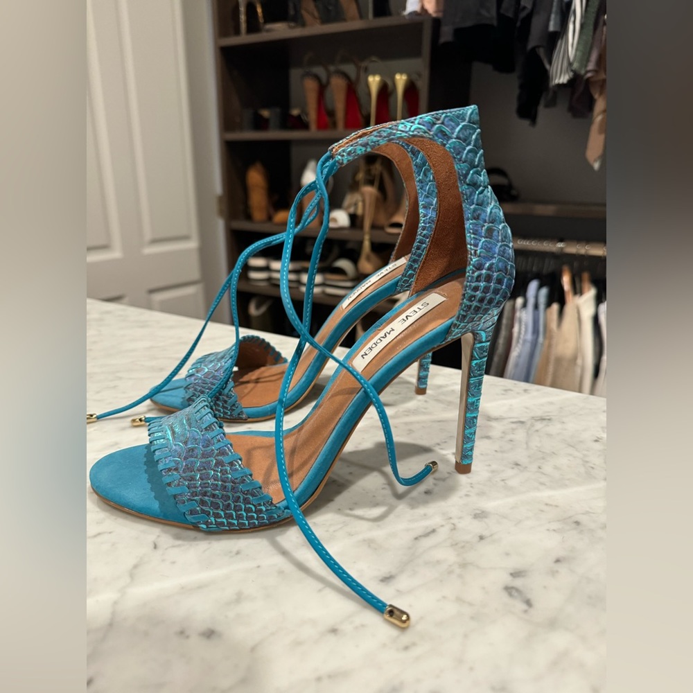 Stunning turquoise heels
